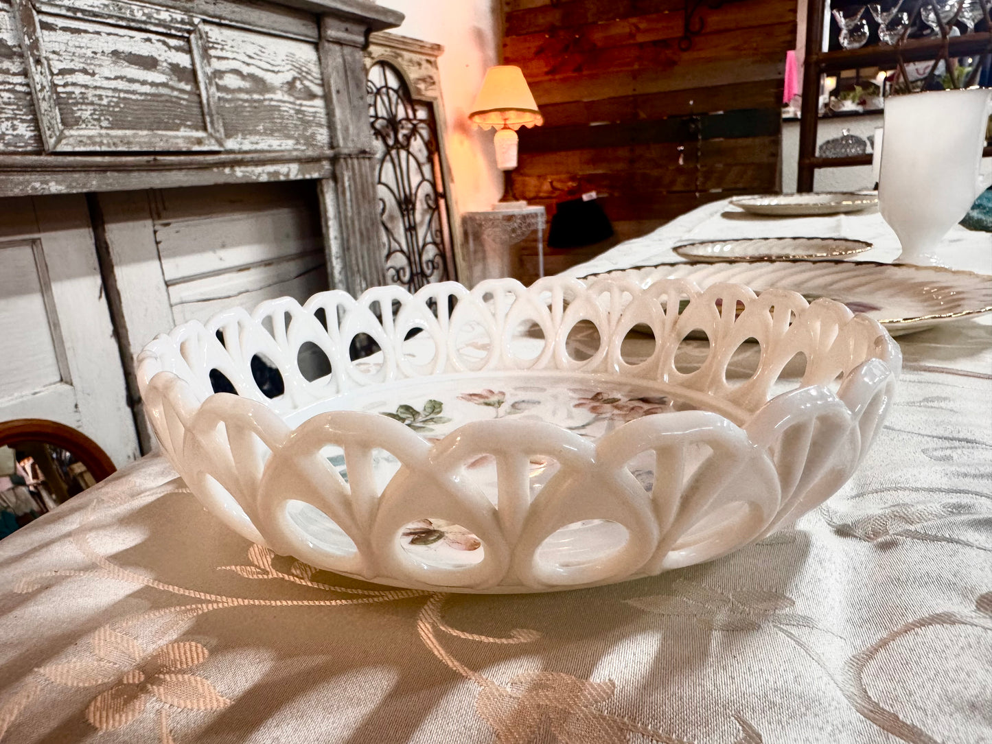 Atq Challinor & Taylor Lattice Mlk Glass Bowl
