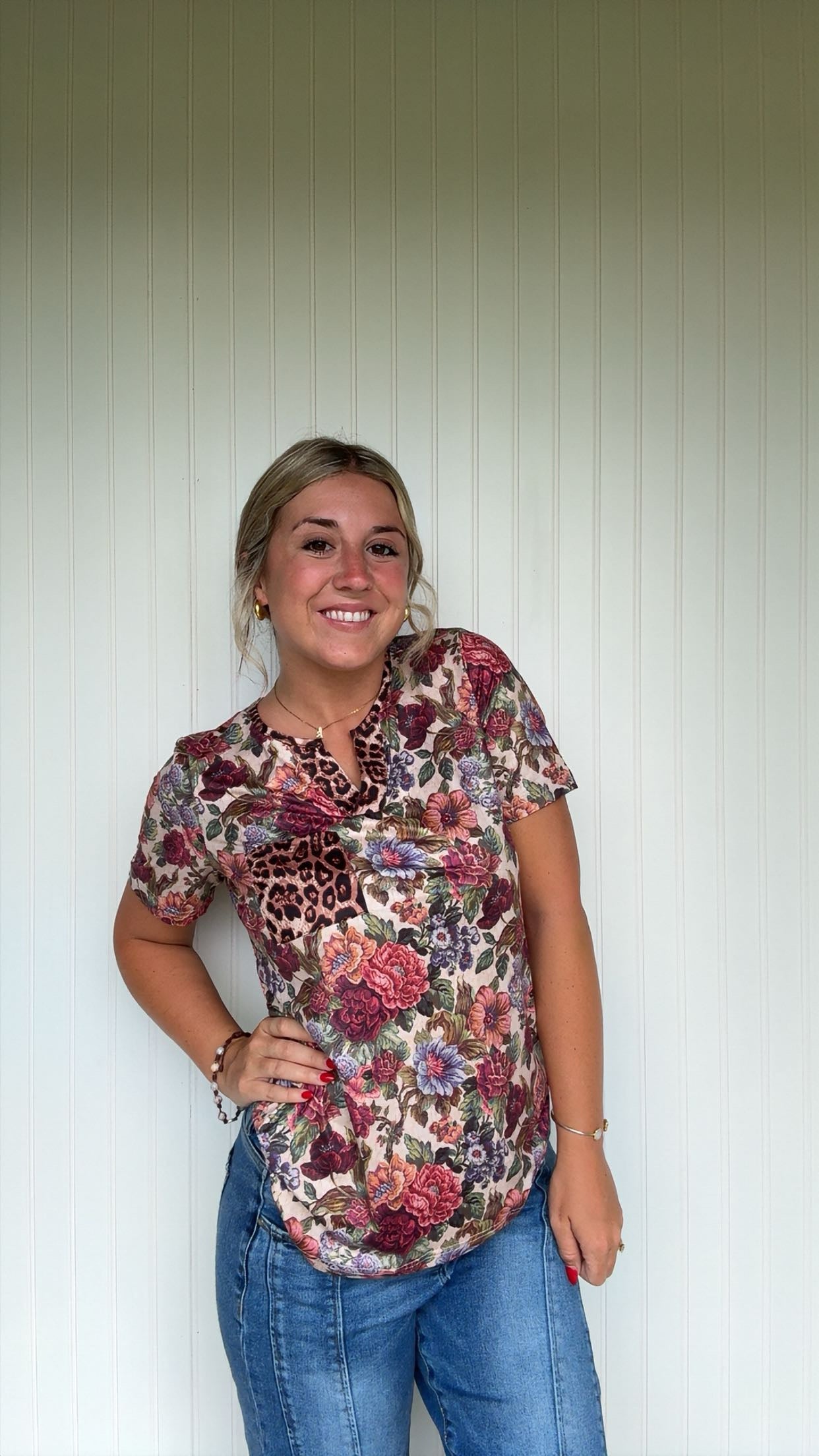 673 b Wild Vintage Floral top