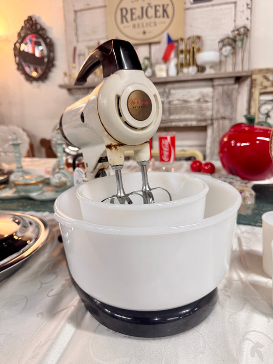 Vintage Sunbeam Mixmaster 10 Speed Stand Mixer