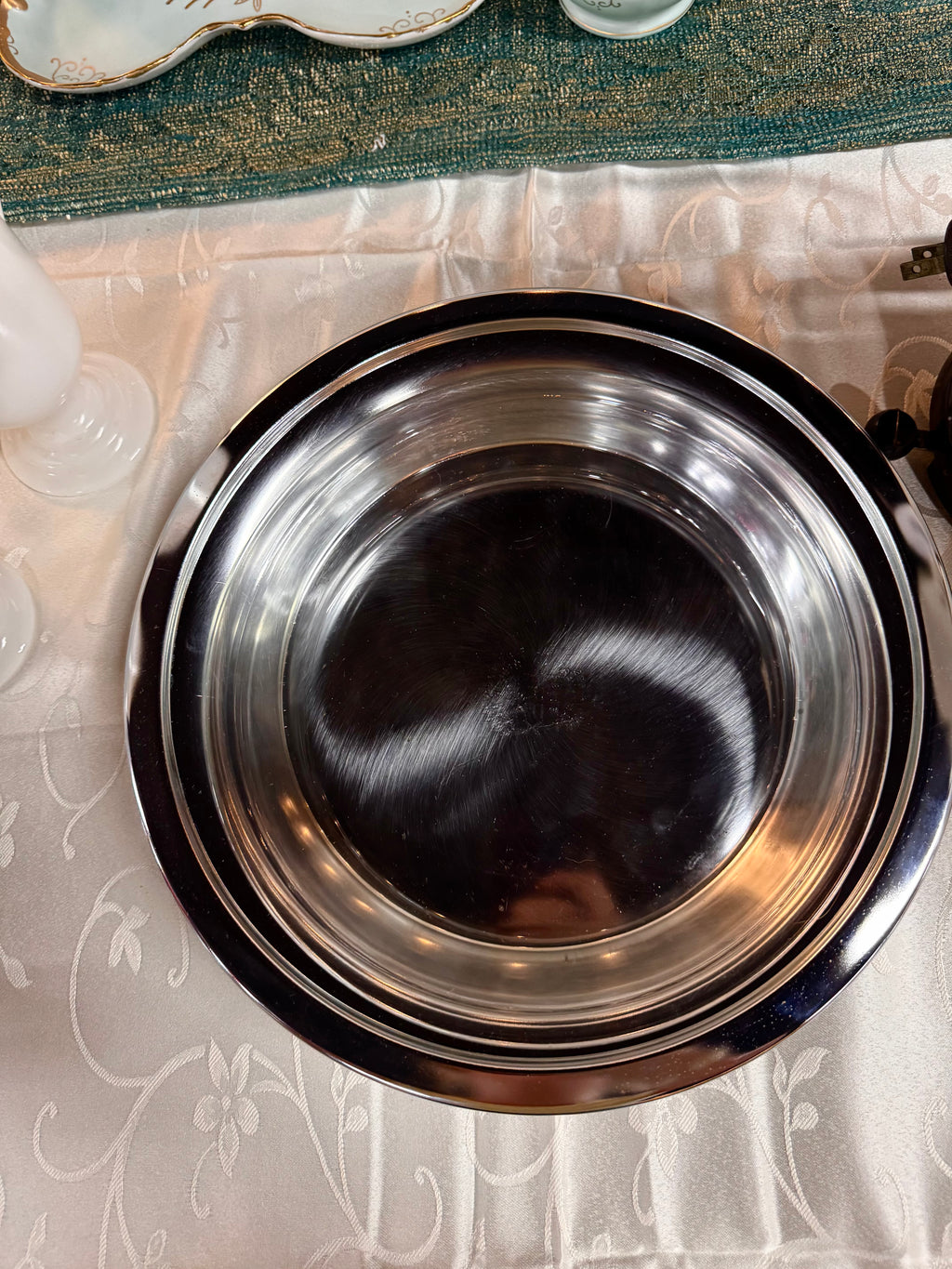 1950 Kroger Metal Pie Plate & Pyrex Plate
