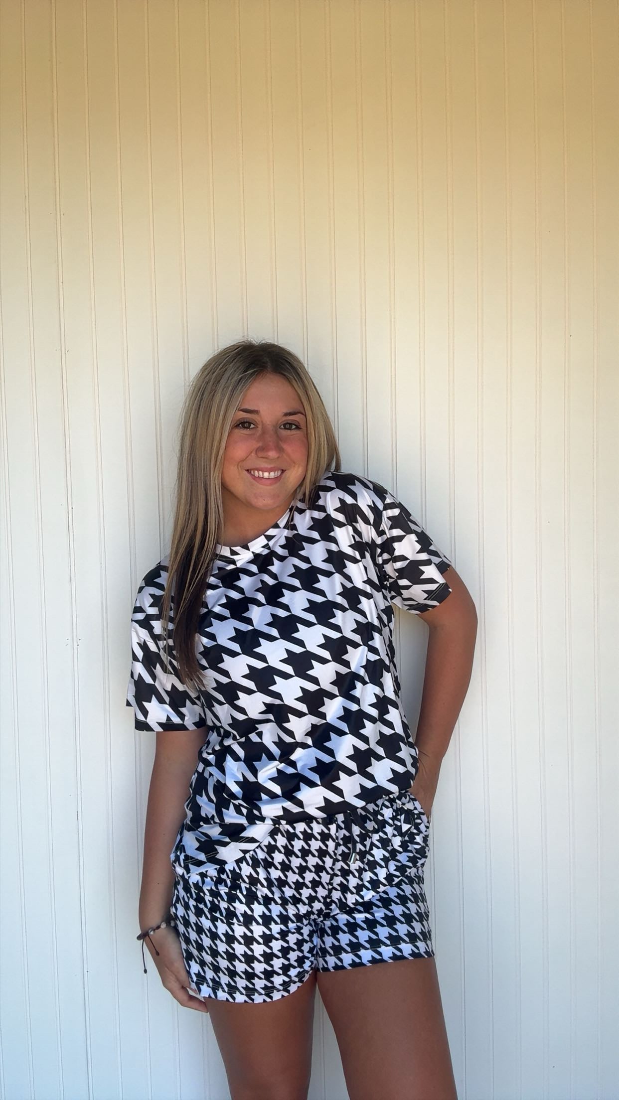710 b blk & white shorts set