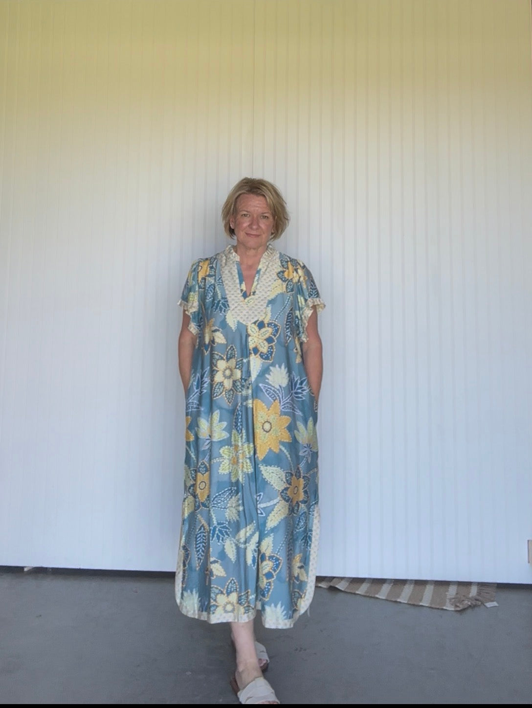 610 b floral blue dress