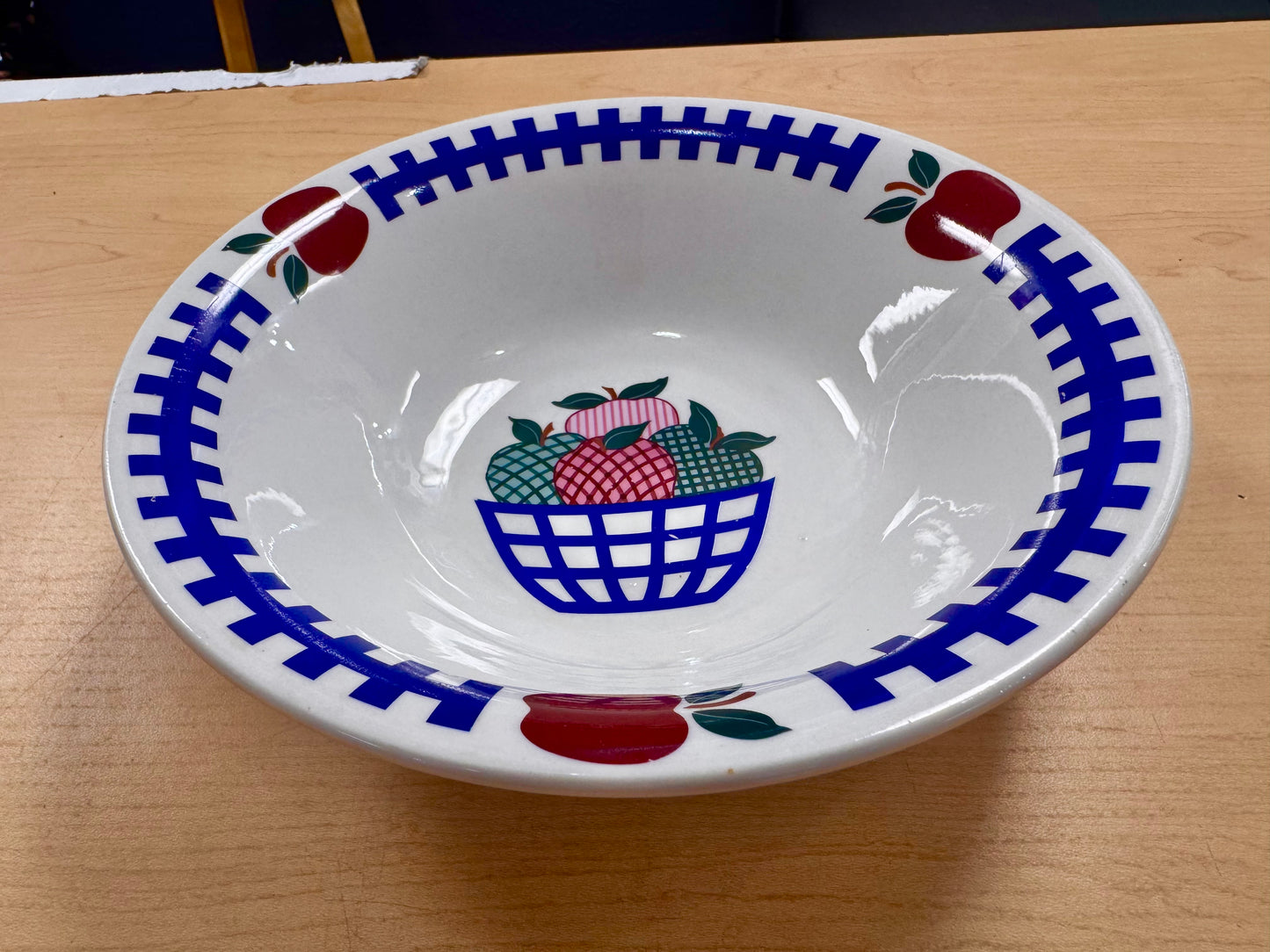 1990 House of Lloyd Apple Serving Bowl