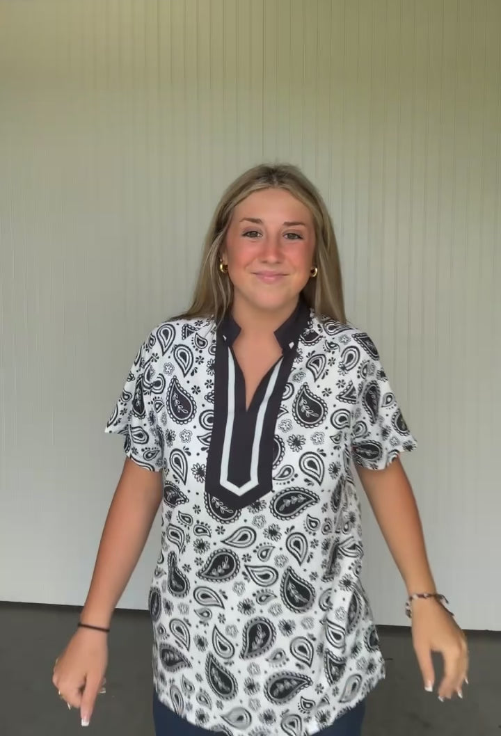 613 b blk/ white paisley short